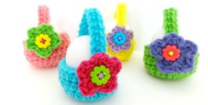 Video for how to crochet these cute little egg baskets for Spring or Easter. Free crochet pattern.