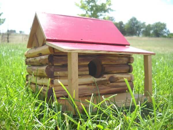 Log Cabin Birdhouse by Instructables