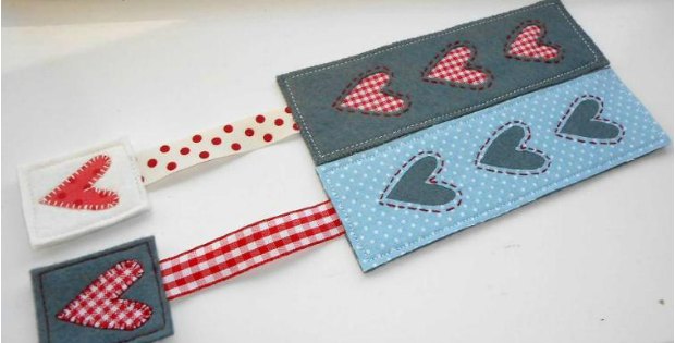 Country heart bookmark, free sewing pattern and tutorial. Uses felt and ribbon to make this pretty bookmark. Mothers Day gift idea