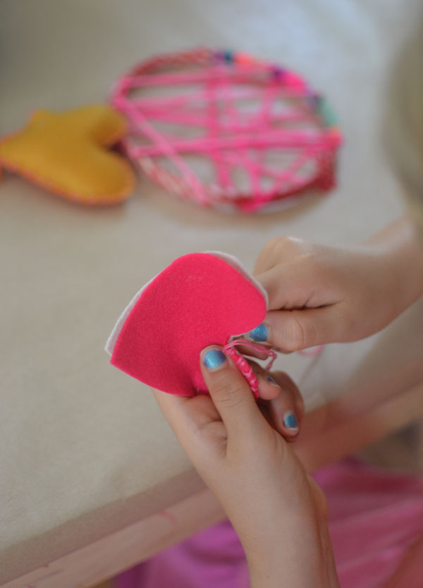 DIY Dreamcatcher For Kids - Kids Crafts