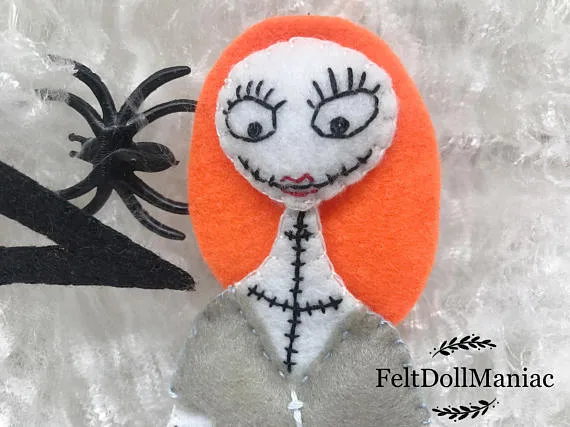 12 Halloween Felt Crafts 14 DIY Halloween Dolls - Felt Pattern