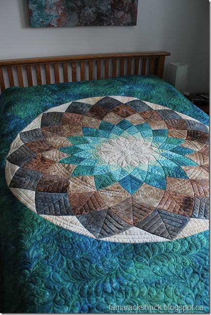 FREE Giant Dahlia Quilt Pattern