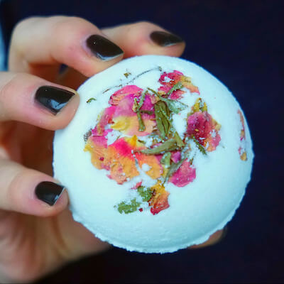  3. How To Make Surprise Black Bath Bombs by The Makeup Dummy