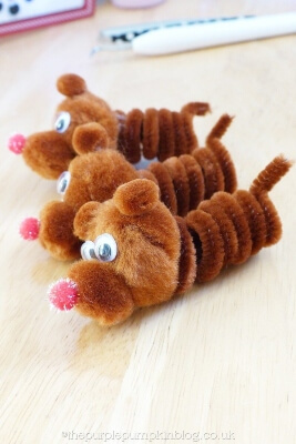 Pipe Cleaner & Pom Pom Reindeer Craft from The Purple Pumpkin Blog