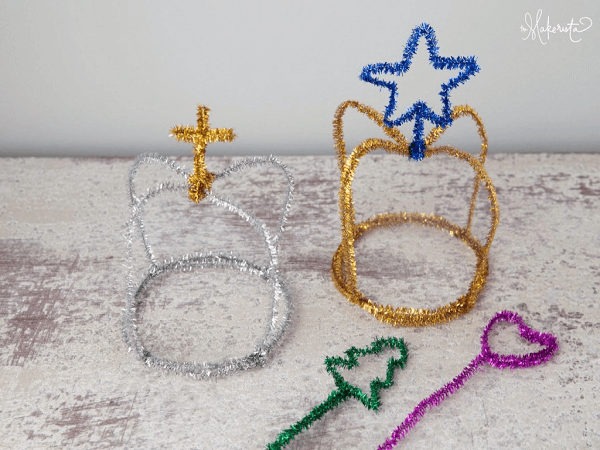 Pipe Cleaner Crowns by The Makerista