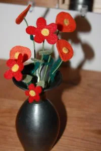 FELT AND PIPE CLEANER CRAFTS FLOWERS BY JUISE