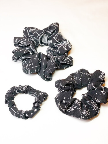 Scrunchie Sewing Pattern from SairisPatterns )