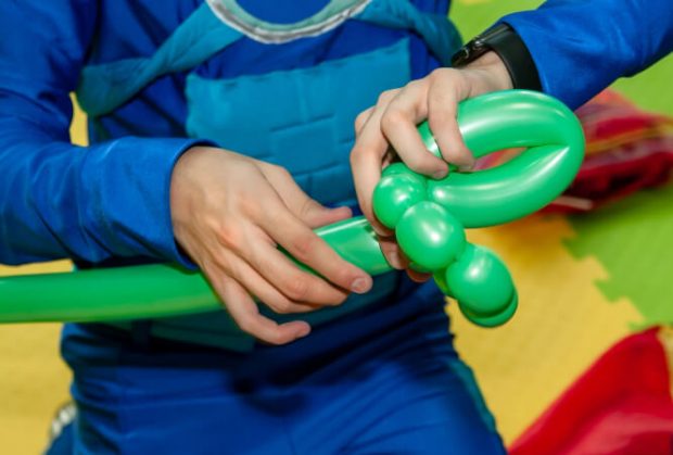 Steps on how to make balloon animals