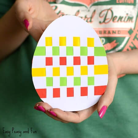 Easter Egg Paper Weaving Art by Easy Peasy And Fun