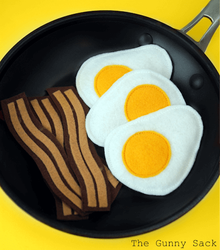 Bacon And Eggs Free Felt Food Pattern by The Gunny Sack