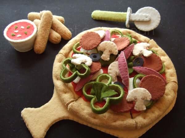 Felt Pizza by Sweet Emma Jean