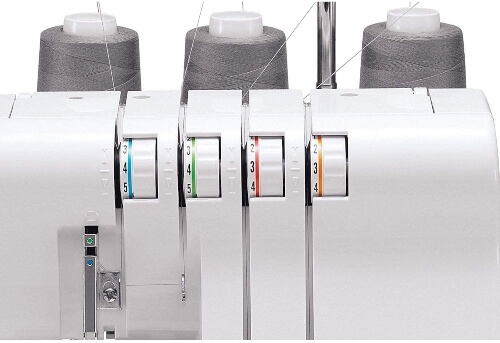 Singer Finishing Touch 14SH654 Serger can accommodate thick fabrics thanks to the extra high presser foot