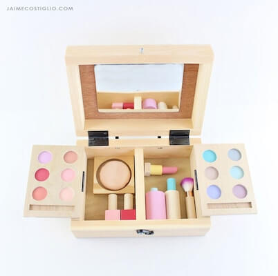 DIY Play Beauty Box Vanity by Jaime Costilgio