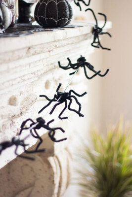 Pipe Cleaner Spider Garland