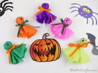 Piruleta de Halloween Ghost Kid Craft por DIY & Crafts