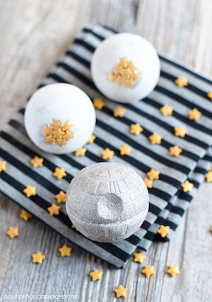 DIY Death Star Bath Bomb by A Pumpkin And A Princess