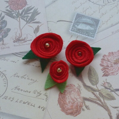 How To Make Small Felt Roses by Crafty Marie