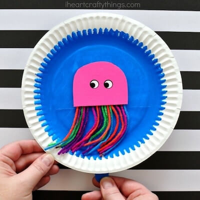 Paper Plate Swimming Jellyfish Craft by I Heart Crafty Things
