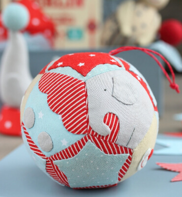 Circus Christmas Quilted Sewing Ball Pattern by VecherniePosidelki