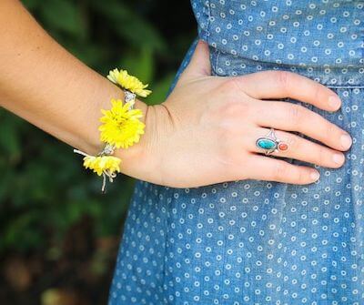 DIY Fresh Flower Macrame Bracelet by The Sweetest Occasion