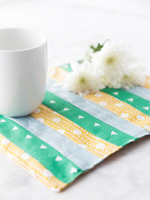 Free Mug Rug Pattern by Crazy Little Projects