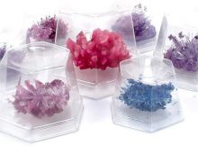 Crystal Science Experiments with Display Cases from Dekolamps