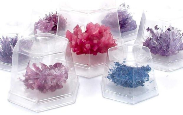 Crystal Science Experiments with Display Cases from Dekolamps