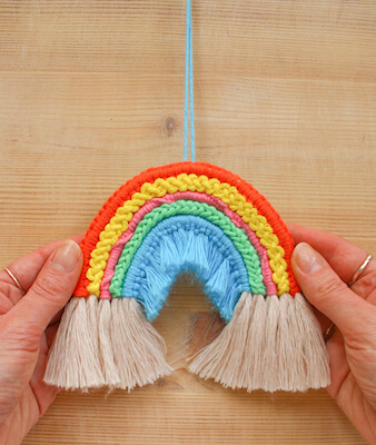 Macrame Rope Rainbow Pattern by Make And Fable