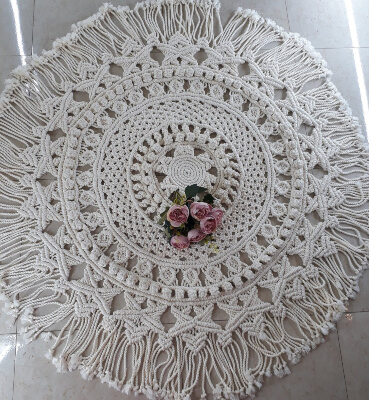 How to Make a Bohemian DIY Macrame Rug by eliscety