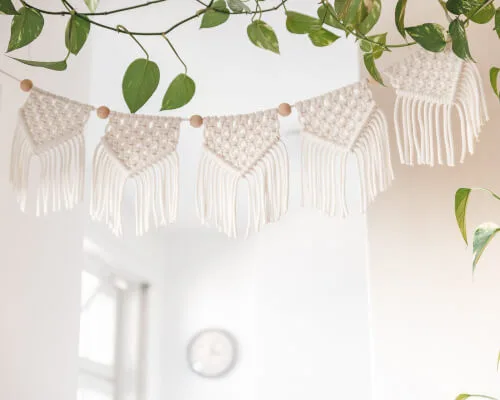 Macrame Garland Pattern by KnotsAndWallflowers