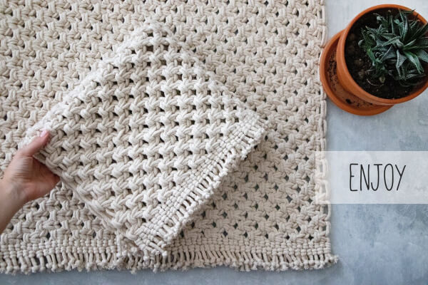 Modern Macrame Rug Tutorial by VilaVera