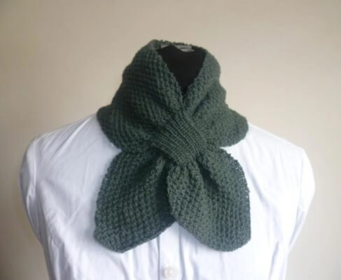 1940s Bow Scarf Knitting Pattern from LilySteeple