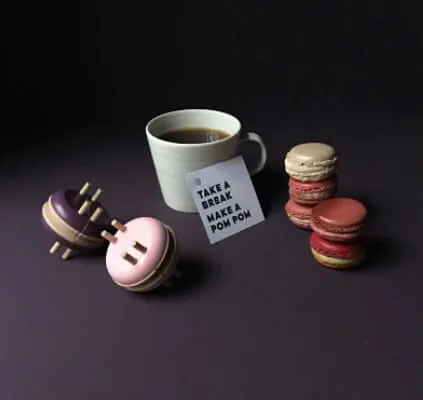 Macaron Pom Pom Maker