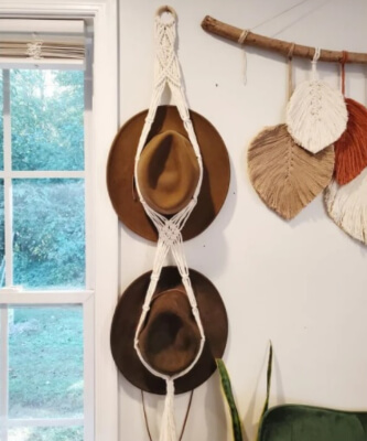 Macrame Hat Holder by Threadlocs