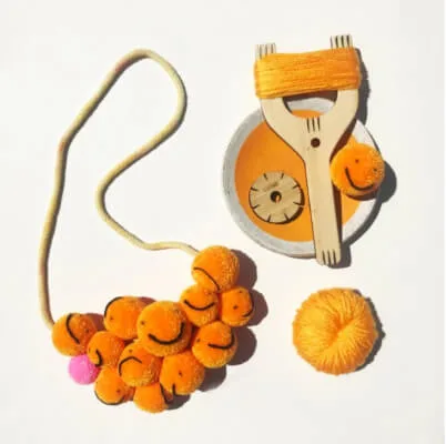 Wood & 5-in-1 Pom Pom Maker