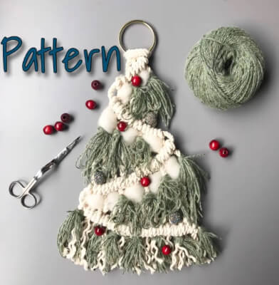 Macrame Christmas Tree Pattern by KnottingFlats