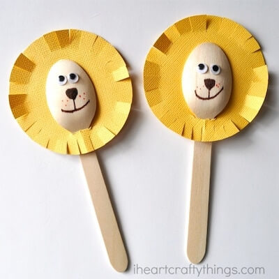 Adorable Wooden Spoon Easy Lion Craft by I Heart Crafty Things