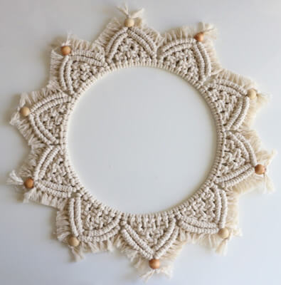 Guirnalda de mandala para colgar en la pared de macramé de bricolaje por Melanie Ham