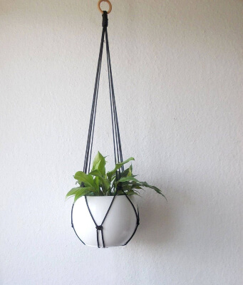 Minimalist Plant Hanger by LandOfMacrame