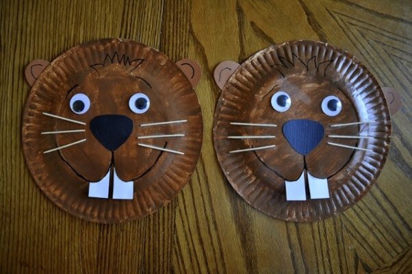 Paper Plate Groundhog Tutorial from I Heart Crafty Things