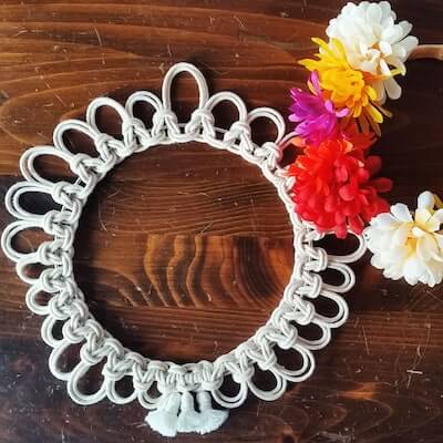Minimalist Macrame Wreath Pattern by Jean And Clyde Fibers