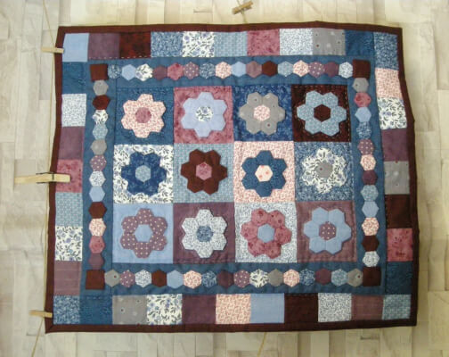 A Quilters Dozen is a Mini Quilt Pattern using English Paper Piecing Hexagons from RaggyRobin