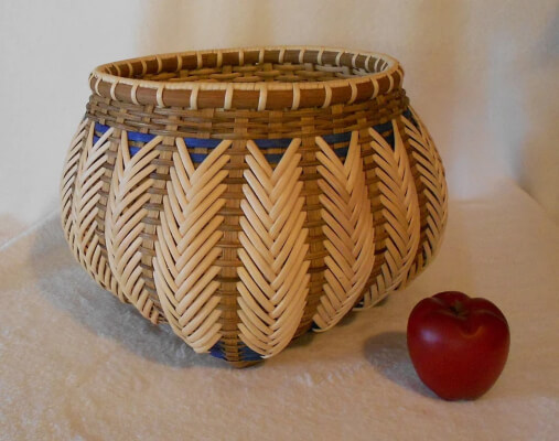 El kit para tejer cestas con plumas de BasketsByMona