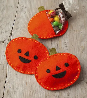 12 Halloween Felt Crafts 12 Felt Pumpkin Halloween Treat Pouch by Craft Foxes
