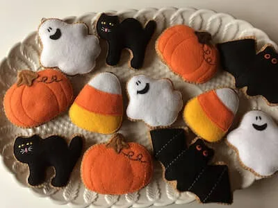 12 Halloween Felt Crafts 10 Halloween Felt Ornaments Pattern by Ginger Sweet Crafts