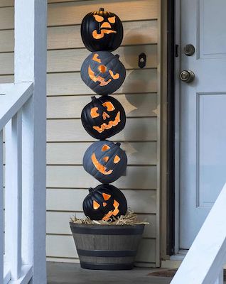 Lighted Pumpkin Topiary by DIY Candy