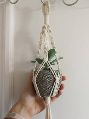 Mini patrón de macramé para colgar plantas de Heathers Handcrafts UK