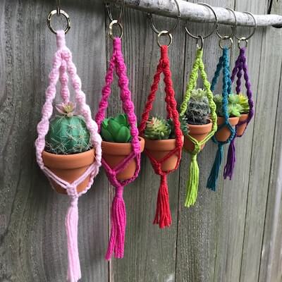 Mini Macrame Plant Hanger Pattern by Driftwood Family