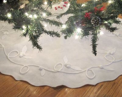 Cute Felt Tree Skirt Pattern by The Wicker House