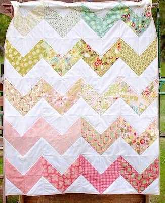 Easy Chevron Quilt Pattern by Scattered Thoughts Of A Crafty Mom
